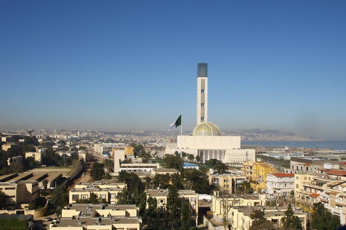 Coronavirus.- Argelia suspende los rezos del viernes y ordena el cierre de mezqu
