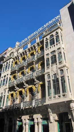 Fachada de la sede central de Caja Rural de Aragón.