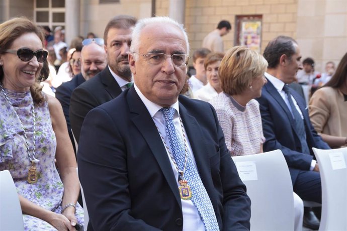 El ya expresidente de La Rioja, José Ignacio Ceniceros (PP), durante el acto de toma de posesión de la socialista Concha Andreu como nueva presidenta del Gobierno de La Rioja.