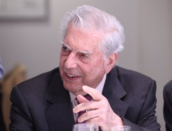 El escritor Mario Vargas Llosa, durante el almuerzo coloquio del Club Siglo XXI, a principios del mes de marzo