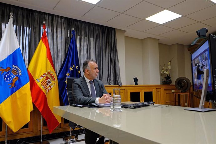 El presidente de Canarias, Ángel Víctor Torres, durante la videoconferencia con el presidente del Gobierno, Pedro Sánchez