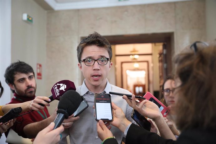 El diputado de Más País Íñigo Errejón ofrece declaraciones a los medios de comunicación después de la Junta de Portavoces del Congreso de los Diputados, en Madrid (España), a 10 de marzo de 2020.