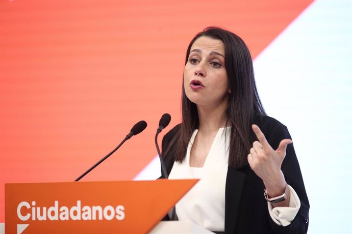  Inés Arrimadas, interviene en la rueda de prensa convocada ante los medios posterior a la reunión convocada con los vicepresidentes y consejeros de Sanidad y Economía de Ciudadanos (Cs), en Madrid (España), a 10 de marzo de 2020.
