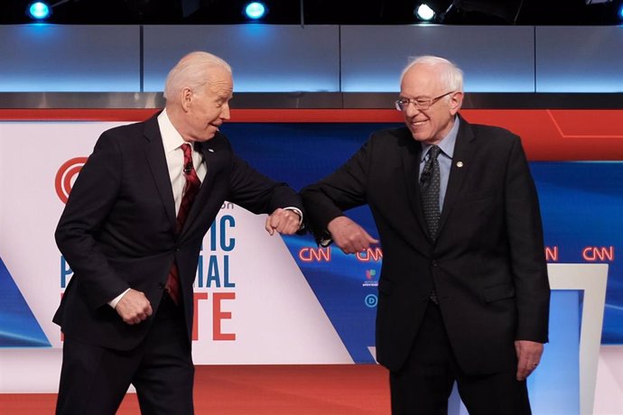 Los candidatos a las primarias demócratas Bernie Sanders y Joe Biden. 