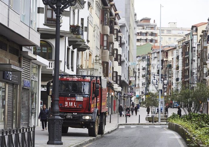 Camiones militares de la UME en una ciudad española
