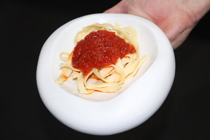 Economía.- Ángel León se alía con Pescanova y Scolarest para mejorar la alimentación en los comedores escolares