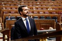 Casado se compromete a promover mejoras salariales y laborales a los sanitarios