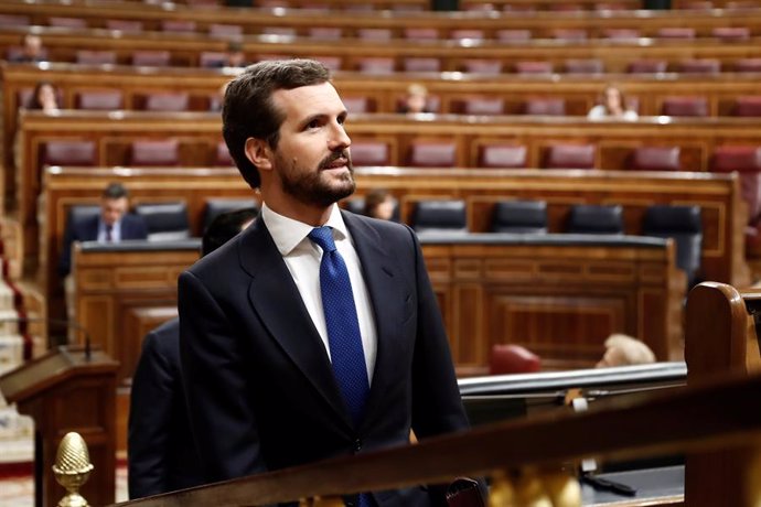 El presidente del Partido Popular, Pablo Casado, asiste al pleno del Congreso donde Pedro Sánchez explica las medidas para paliar las consecuencias de la pandemia provocada por el coronavirus, en Madrid (España), a 18 de marzo de 2020.