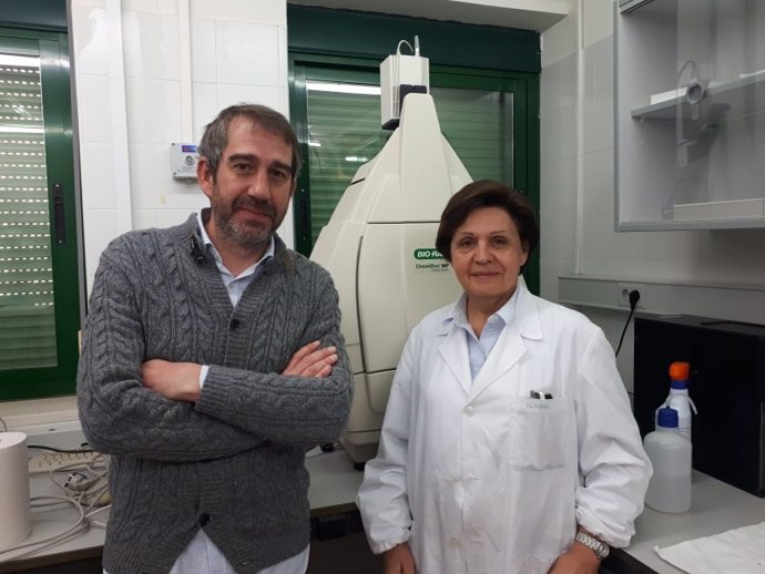 Rafael Peinado y Nieves Abril, investigadores de la Universidad de Córdoba responsables del estudio