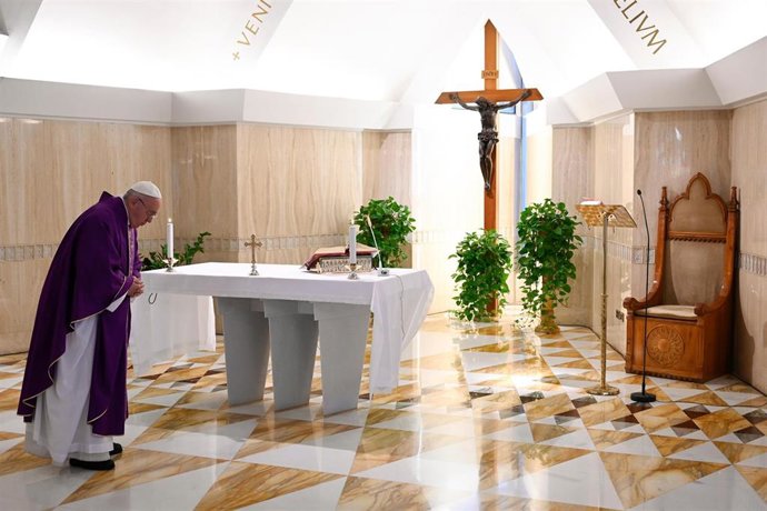 El Papa en una de las misas de Santa Marta