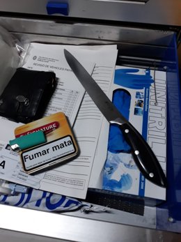 Cuchillo incautado a un hombre que lo usaba para amenazar en la calle en Manresa (Barcelona)