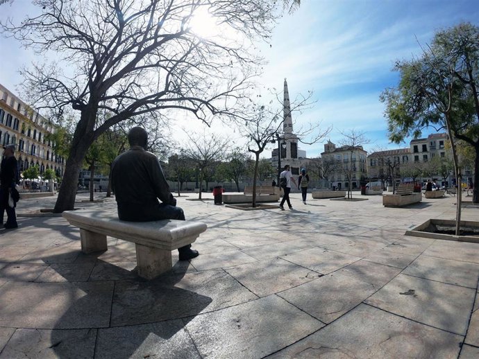 Baja afluencia de turistas en la plaza de la Merced a consecuencia del impacto en el sector turistíco del coronavirus, Covid-19.En Málaga, a 12 de marzo de 2020.