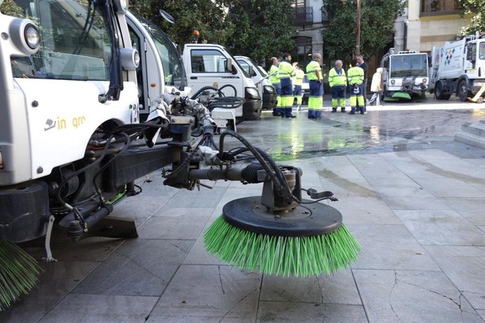 Brigadas de limpieza del Ayuntamiento de Granada