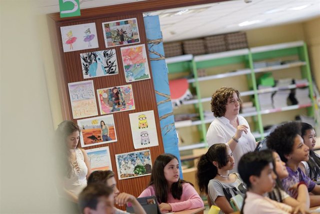 Estudio, estudiar, estudiante, estudiantes, clase, clases, aula, aulas, alumno, alumnos, alumna, alumnas, profesor, profesores, profesora, profesoras, enseñanza, enseñar, educar, educación, aprendizaje, aprender