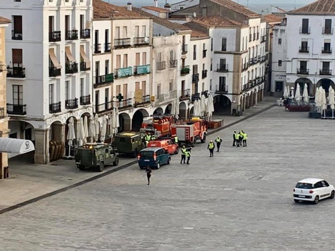 La UME llega a Cáceres para desinfectar las principales vías y espacios públicos