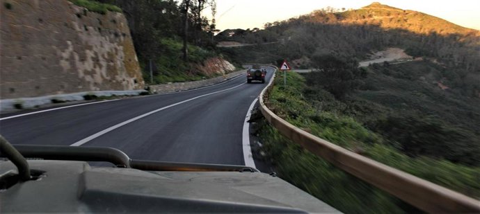 Efectivos del Ejército vigilan las carreteras de Ceuta