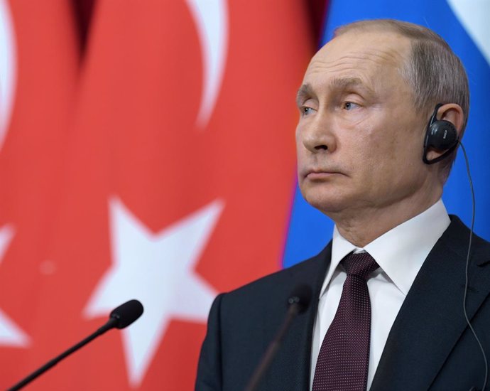 Vladímir Putin, durant una roda de premsa a Moscou amb el president de Turquia, Recep Tayyip Erdogan