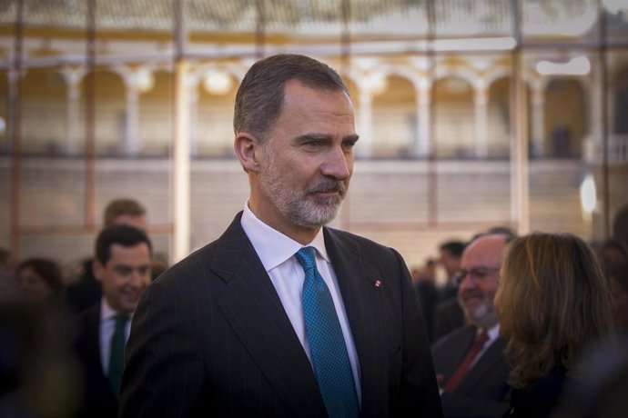 El Rey Felipe VI a su llegada al acto de entrega de los premios taurinos y universitarios de la Real Maestranza de Caballería, en la Plaza de Toros Real Maestranza de Sevilla, a 20 de febrero de 2020. Archivo.