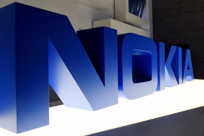 Logo de Nokia en su sede de Espoo (Finlandia)