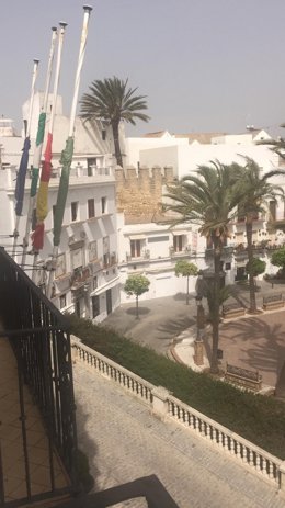 Banderas a media asta en el Ayuntamiento de Vejer