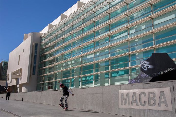 Plaza del Museu d'Art Contemporani de Barcelona (MACBA) (arxiu)