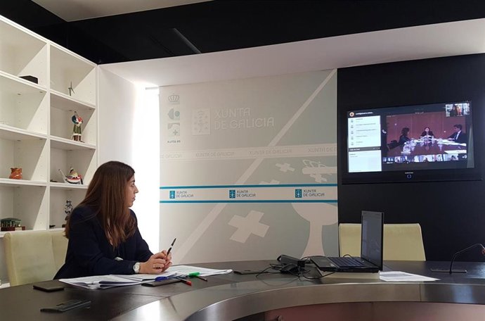 La directora xeral de Comercio participa en una reunión con la ministra de Industria.