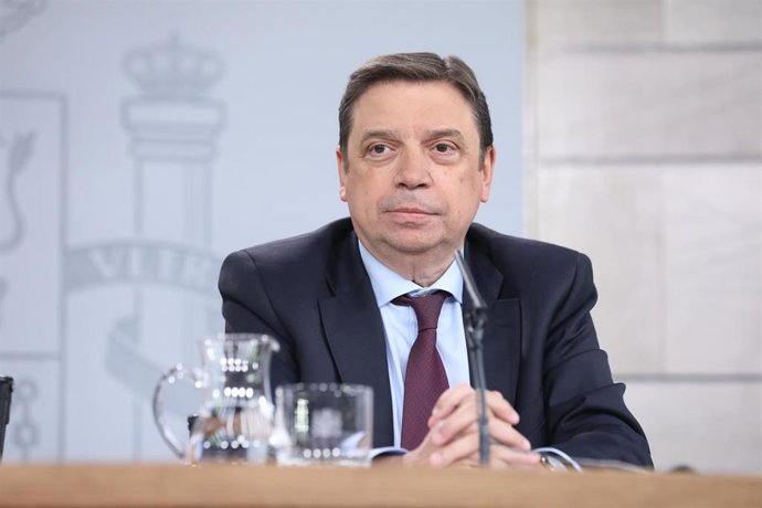El ministro de Agricultura, Pesca y Alimentación, Luis Planas, comparece en rueda de prensa tras las reuniones del Consejo de Ministros y de la Comisión Interministerial sobre el coronavirus, celebradas en el Complejo de la Moncloa, en Madrid (España), 