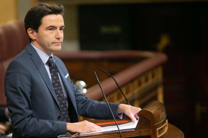 El diputado del PSOE por Cantabria Pedro Casares en el Congreso de los Diputados