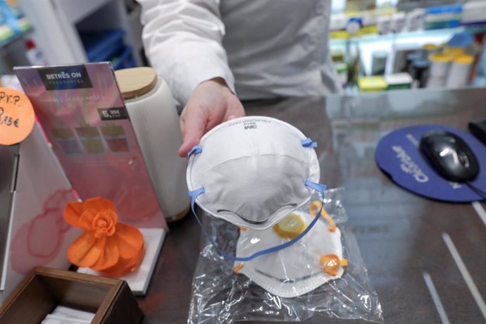 Mascarillas a la venta en una farmacia en Madrid (España) a 2 de marzo de 2020.