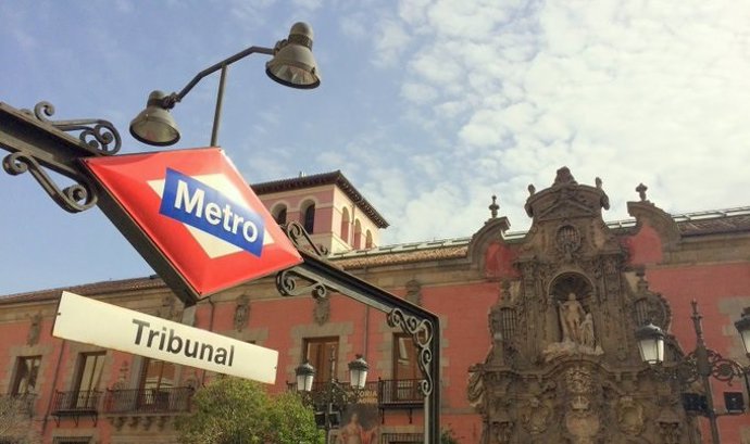 Imagen de la parada de Tribunal en la línea 10 de Metro de Madrid.