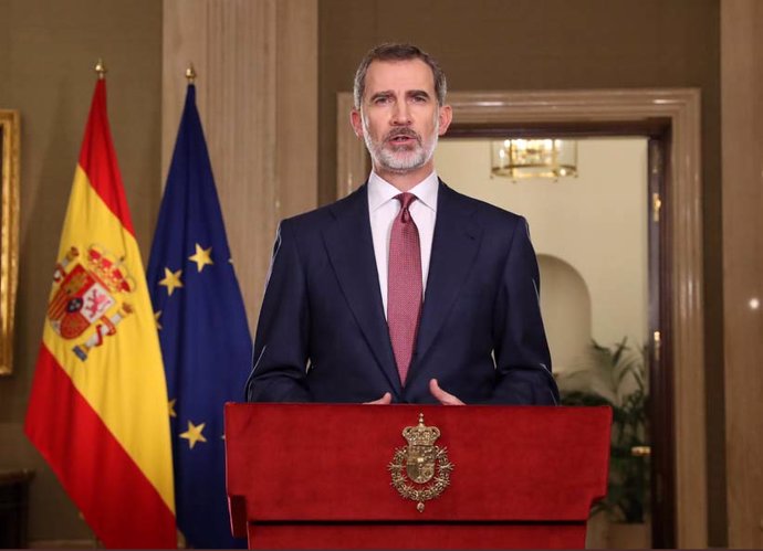 El Rey Felipe VI se dirige a la nación en un mensaje televisado, por la crisis del coronavirus, en el palacio de La Zarzuela el 18 de marzo de 2020.