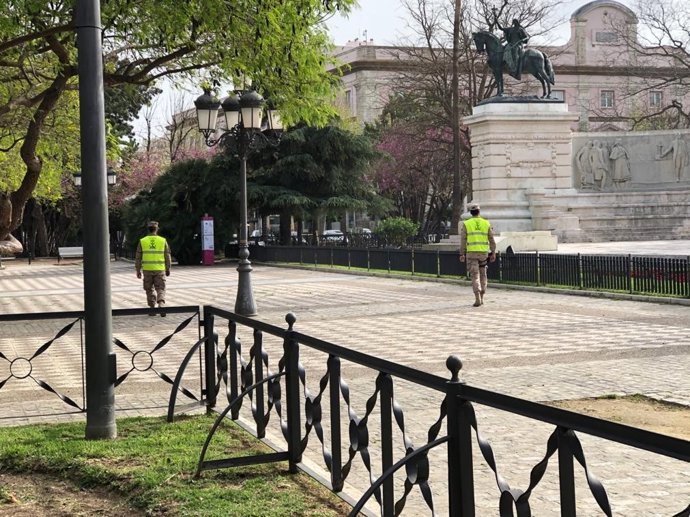 Infantes de Marina en la plaza España de Cádiz