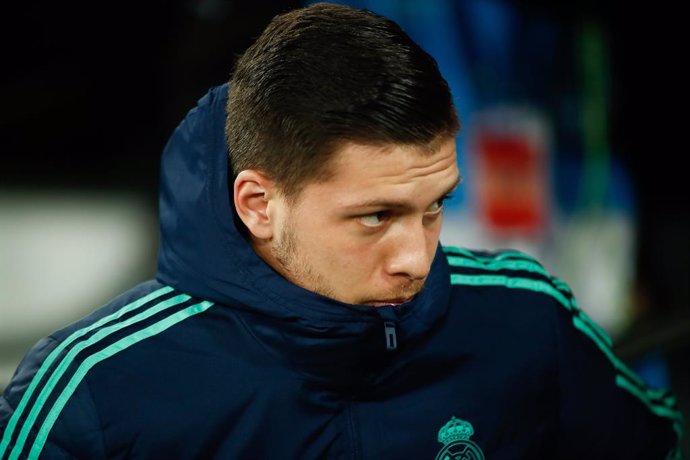 Fútbol.- Jovic ignora la cuarentena del Real Madrid y regresa a Serbia