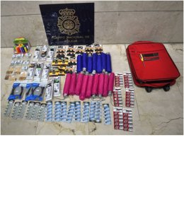 Incautación de productos robados en una tienda de Gijón