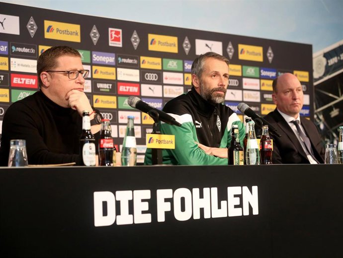 De izda a dcha: Max Eberl, director deportivo del Borussia, el técnico Marco Rose, y el director general Stephan Schippers, en rueda de pensa 