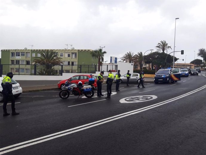 Control conjunto de la Policía Nacional y la Policía Local en Santa Cruz de Tenerife