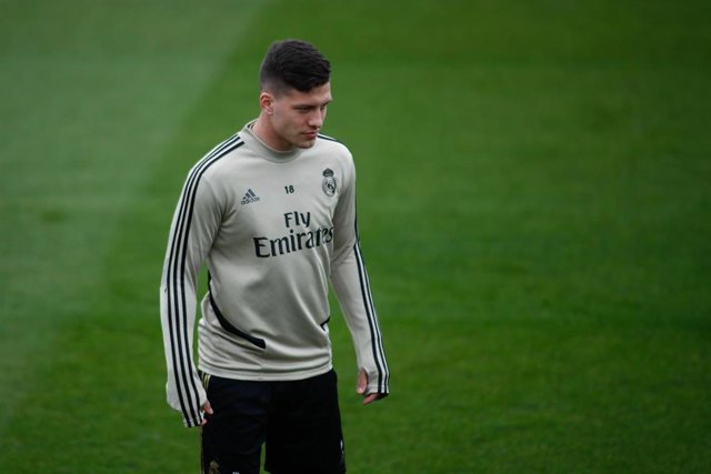 El delantero serbio del Real Madrid Luka Jovic en un entrenamiento en la Ciudad Deportiva de Valdebebas