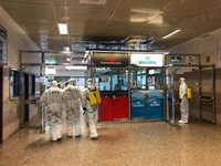 La UME informa a la población y desinfecta el Puerto de Algeciras (Cádiz)