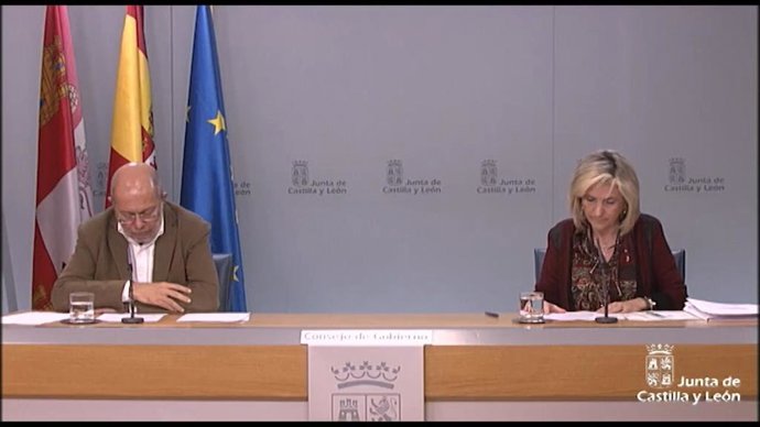 El vicepresidente de la Junta y la COnsejera de Sanidad en la rueda de prensa tras el consejo de gobierno.