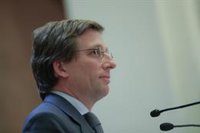 Almeida pide a Sánchez poder invertir 420 millones en ayudas y no en amortización anticipada de deuda