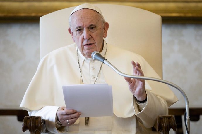 Coronavirus.- El Papa consuela telefónicamente al obispo de Bérgamo (Italia) don