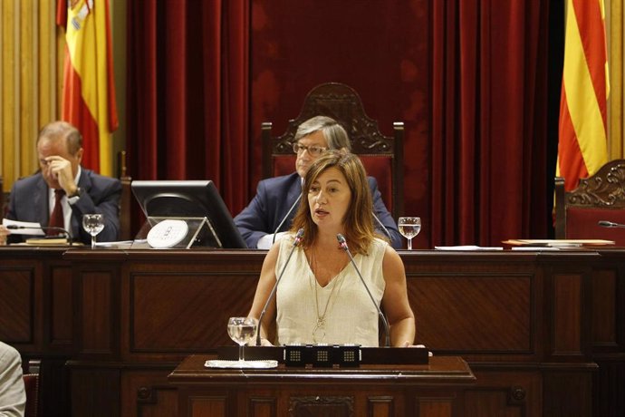 La presidenta del Govern balear, Francina Armengol, en una intervención en el pleno del Parlament.
