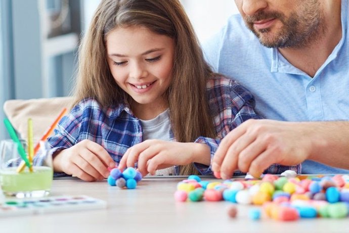 Imagen recurso de entretenimiento en casa con los niños durante la crisis del coronavirus.