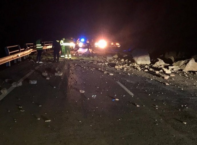 La carretera del Cañarete tras el desprendimiento del pasado día 31