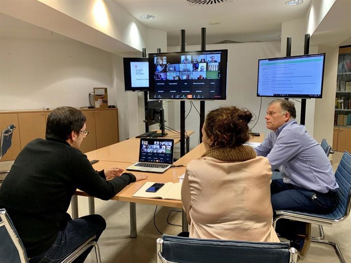 El conseller de Modelo Económico, Turismo y Trabajo, Iago Negueruela, en la reunión.
