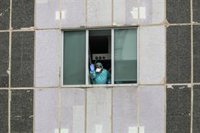 Madrid podrá incorporar ya a sanitarios jubilados y a estudiantes de último curso de Medicina y Enfermería