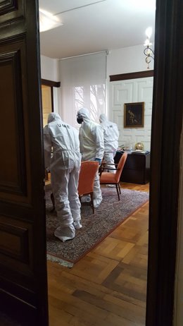 La Unidad Militar de Emergencias,desinfectando la Delegación del Gobierno en Navarra durante el estado de alarma por el coronavirus.