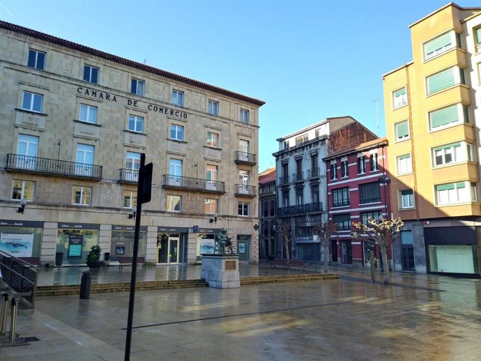 Calles de Avilés sin gente.