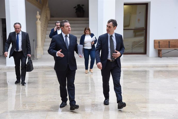 El presidente de Castilla-La Mancha, Emiliano García-Page, se reúne, en el Palacio de Fuensalida de Toledo, con el delegado del Gobierno de España en la región, Francisco Tierraseca