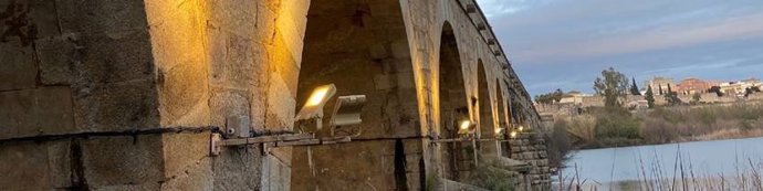 Puente romano de Mérida iluminado